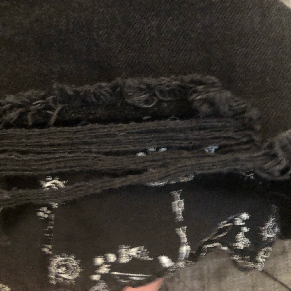 Black Bandanna pocket Jean shorts - Picture 4 of 5